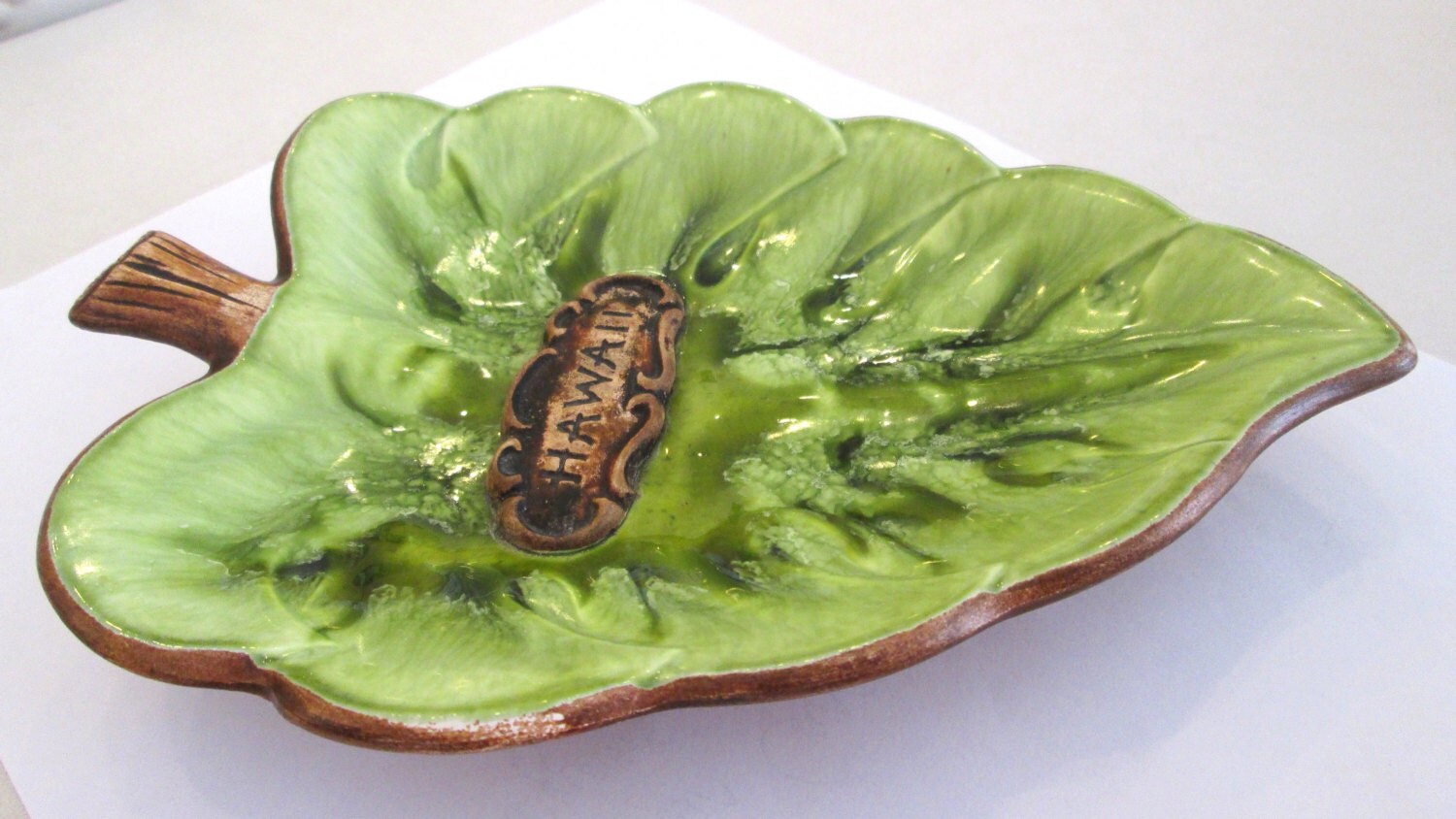 SALE Vintage Treasure Craft 1969 Leaf Dish HAWAII Beautiful Green