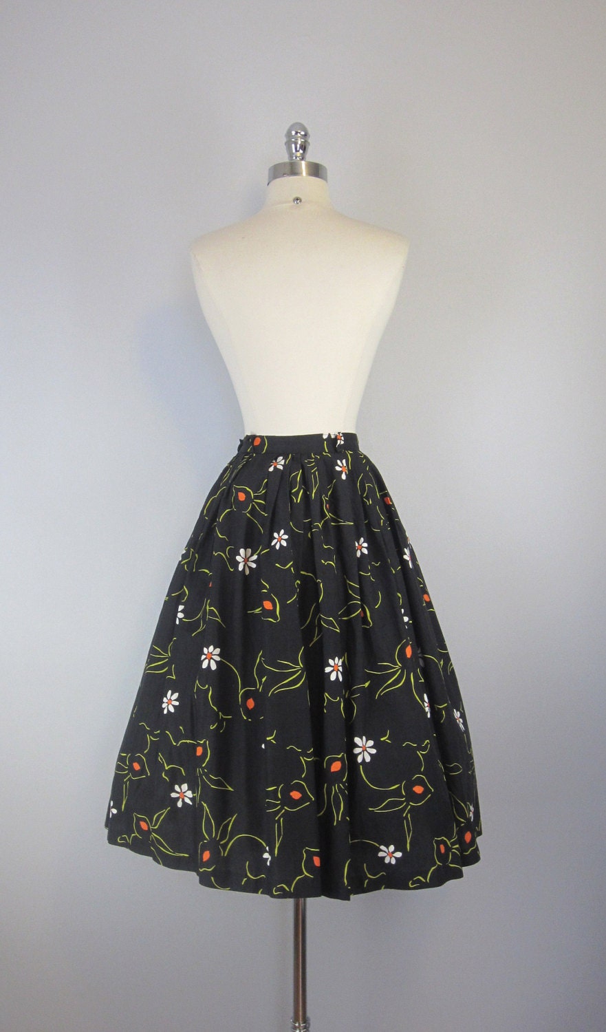 vintage 50s novelty print skirt / 1950s by archetypevintage