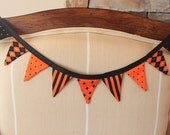 MINI -- HALLOWEEN STARS black and orange fabric pennant garland, bunting, table decoration -- 42" Il_170x135