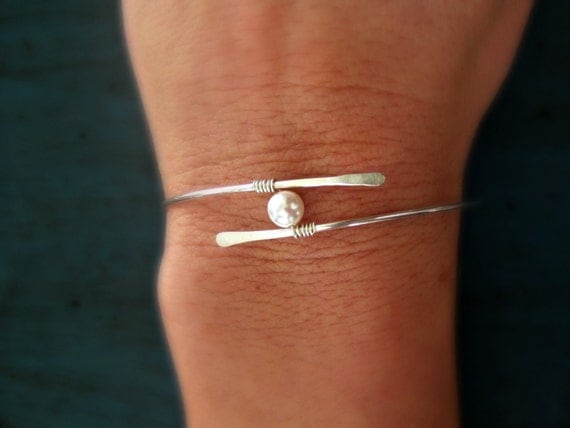 Silver Floating Pearl Bangle