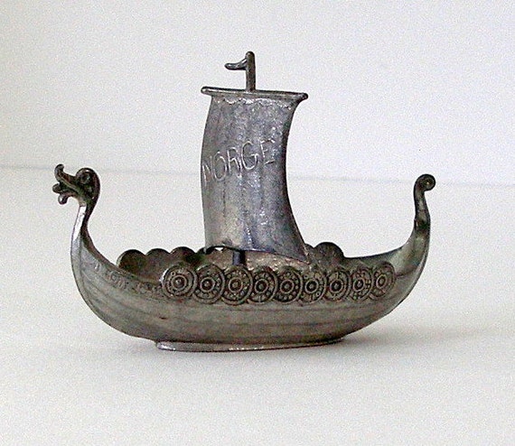 vintage norge handstopt tinn pewter sail boat salt bowl