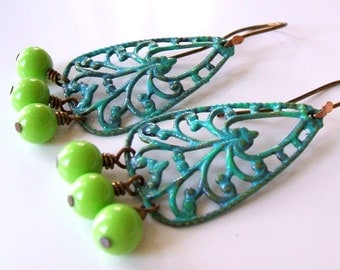 Verdegris filigree earrings - Vintage chartreuse glass bead earrings