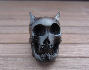 Hand carve Vampire skull in horn, 3-D Skull , horn beads,drilled top to bottom, Jewelry making supplies B3778