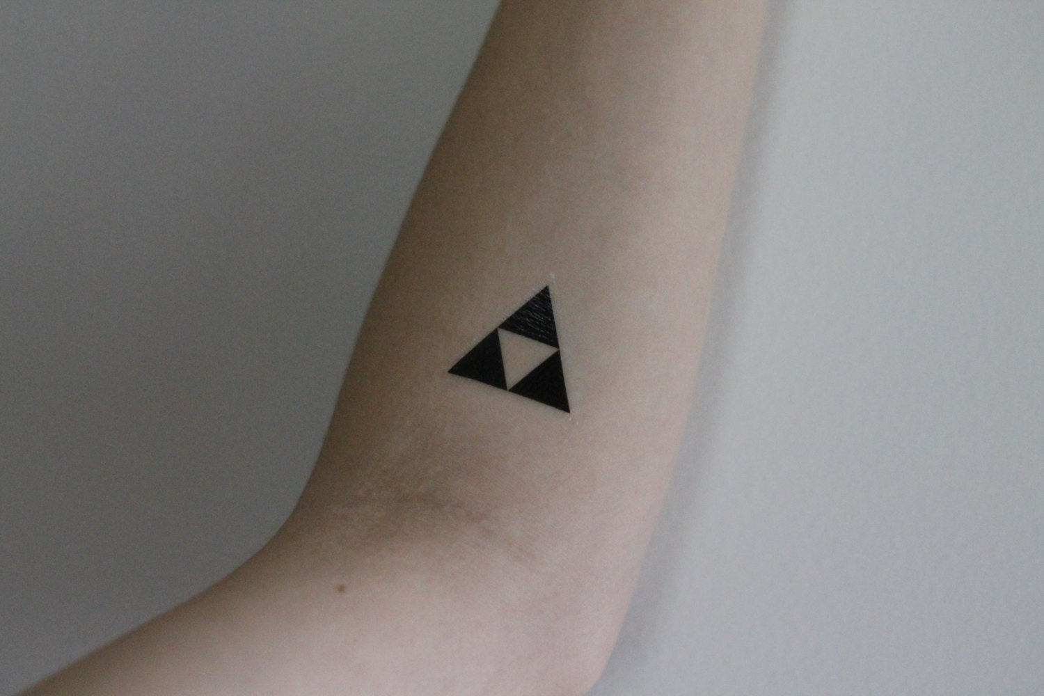 triforce temporary tattoo by mossandferndesignco on etsy triforce temporary tattoo by mossandferndesignco on etsy