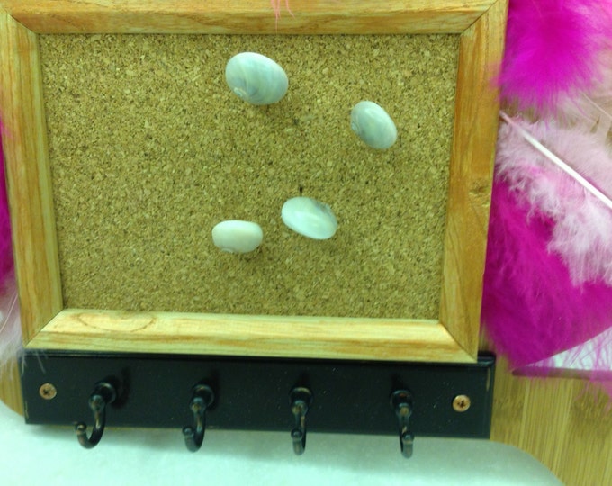 16" x 16 1/2" x 2" Solid Bamboo Wooden Flamingo Cork Board with 4 Seashell pushpins and 4 Hooks for Keys.