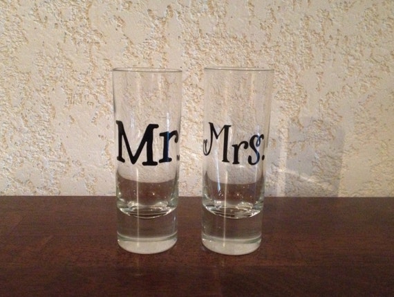 Mr And Mrs Shot Glasses 5542