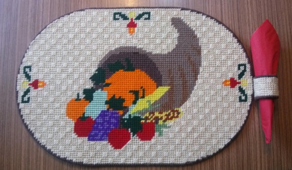 Items similar to Plastic Canvas Cornucopia Placemat Pattern - PDF on Etsy