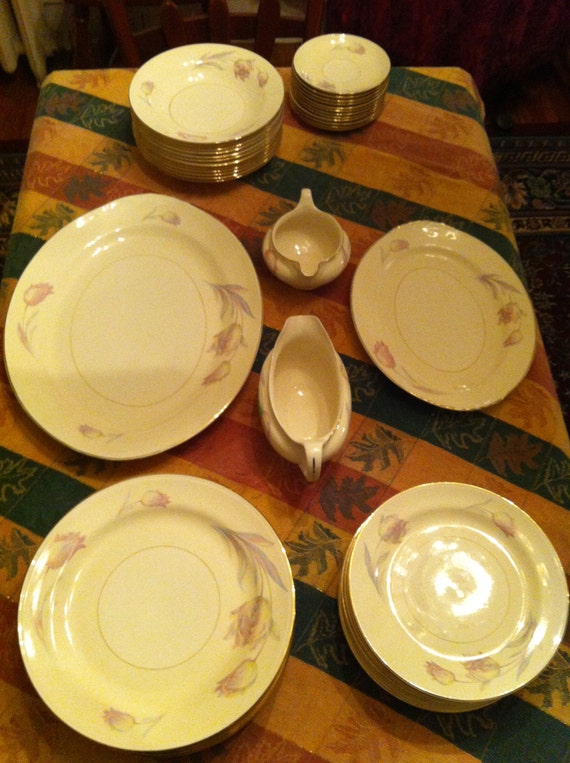Homer Laughlin Eggshell Nautilus Tulip China 49 pieces