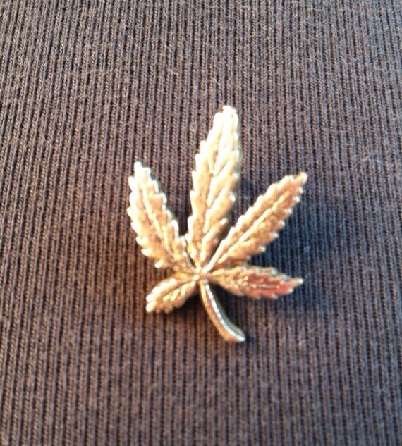 Vintage Marijuana Leaf Lapel/hat pin silver Adams apple Co