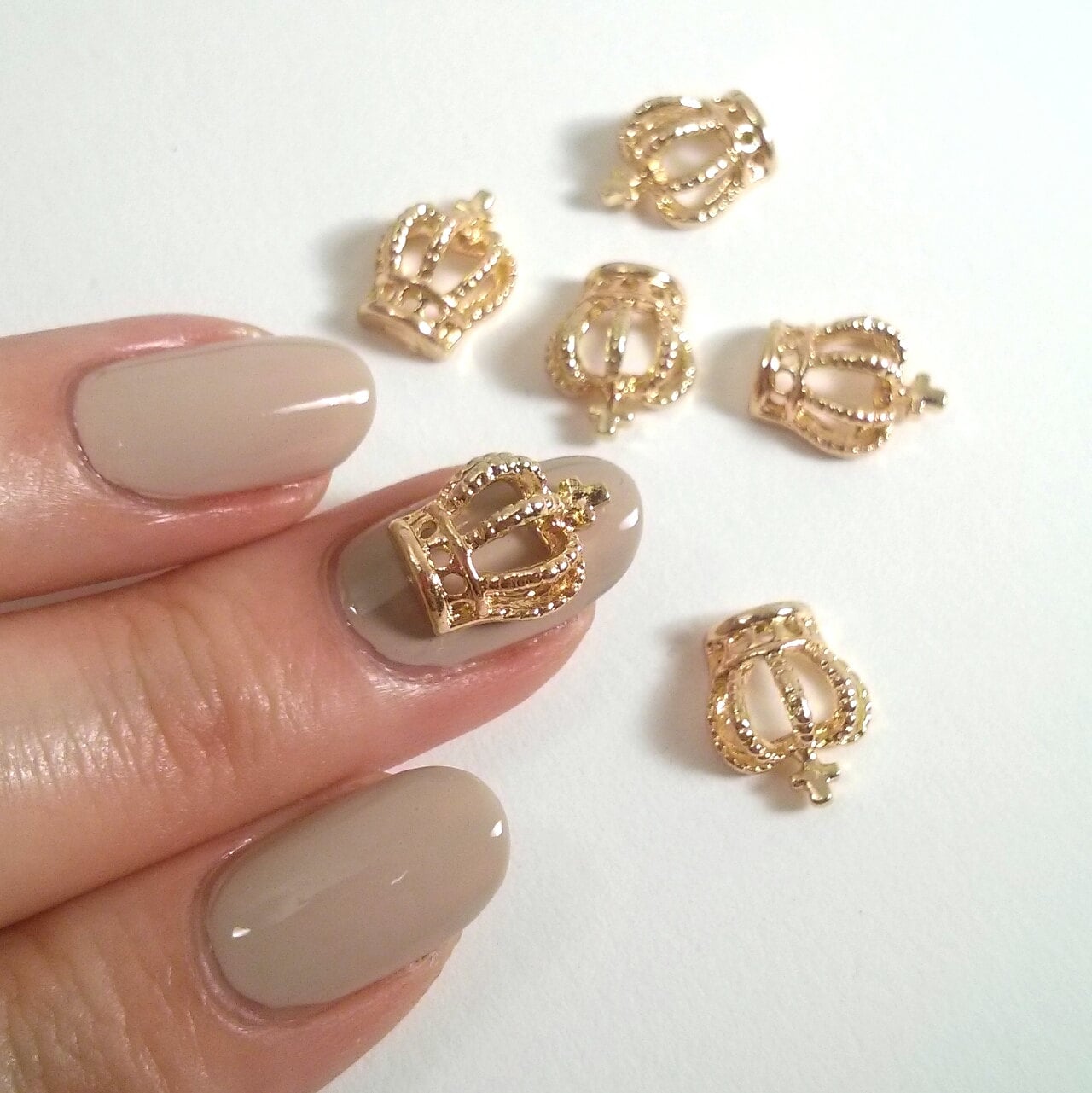 2 Pcs Gold Crown 3D Metallic Nail Charm / Jewelry
