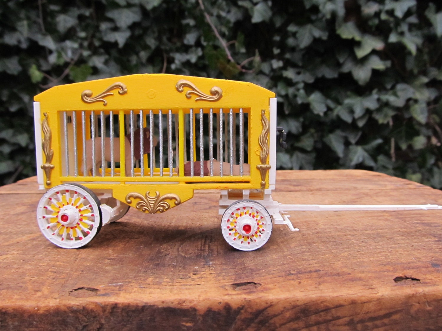 circus wagon toy chest