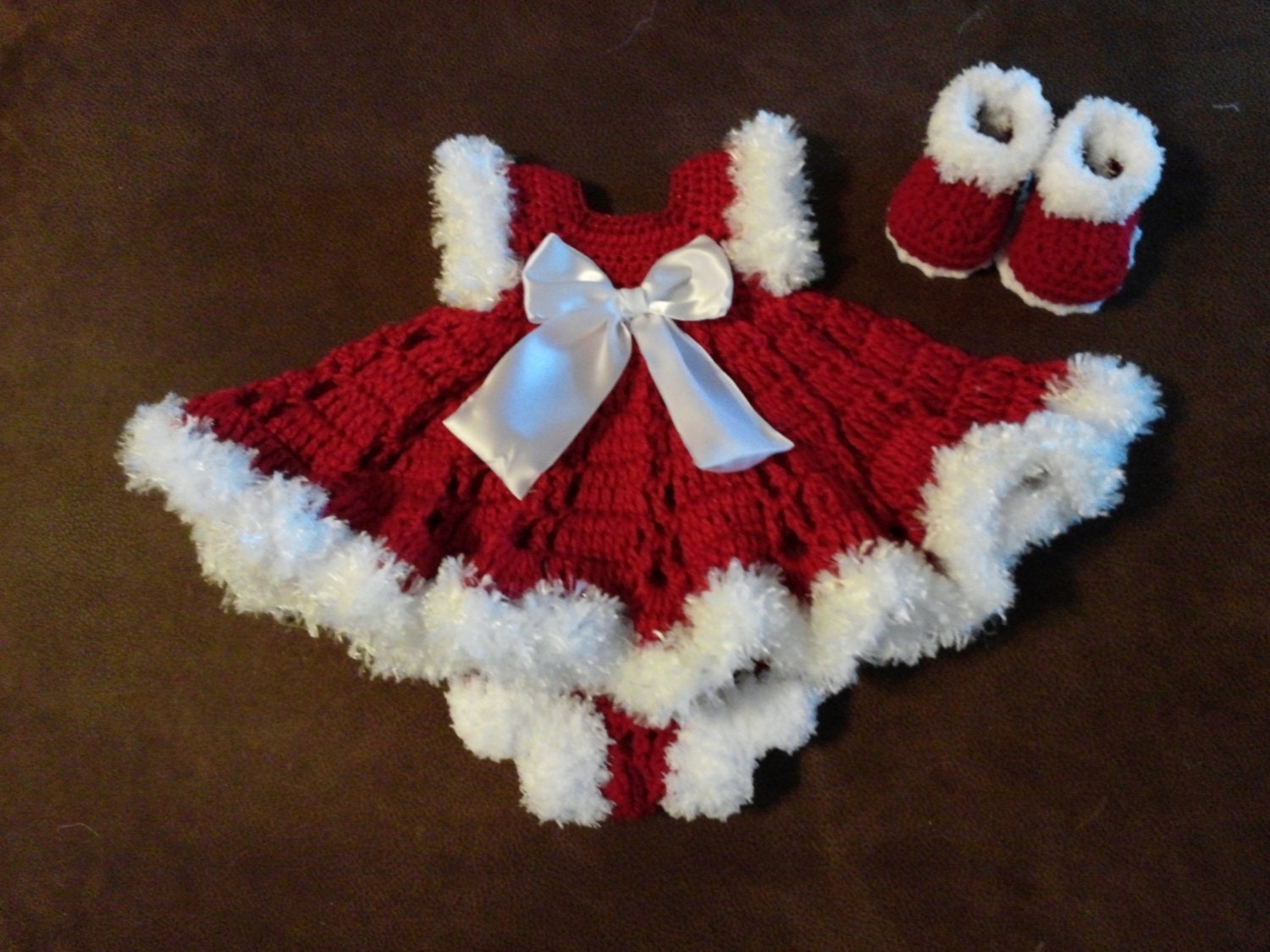 Crochet Christmas baby dress outfitbeautiful on baby