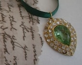 Riibbon necklace.Green.Goldtone