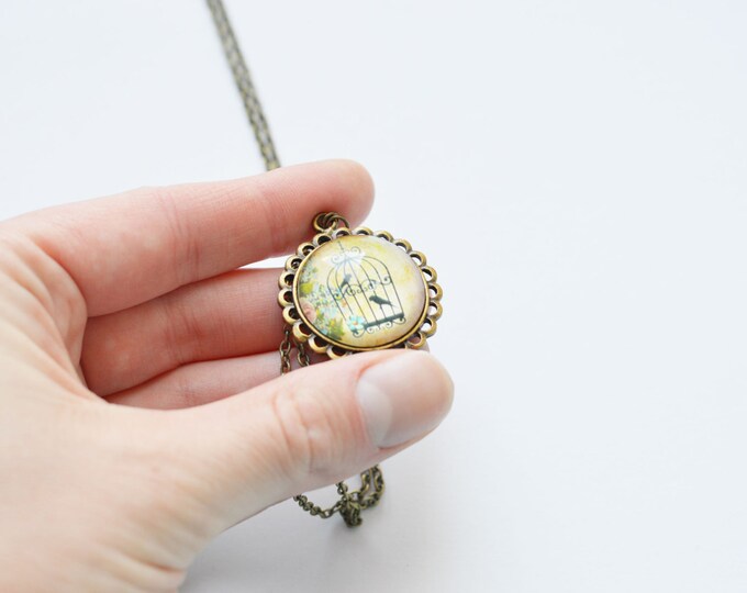 SHABBY CHIC Round pendant metal brass with a picture vintage bird in a cage under glass