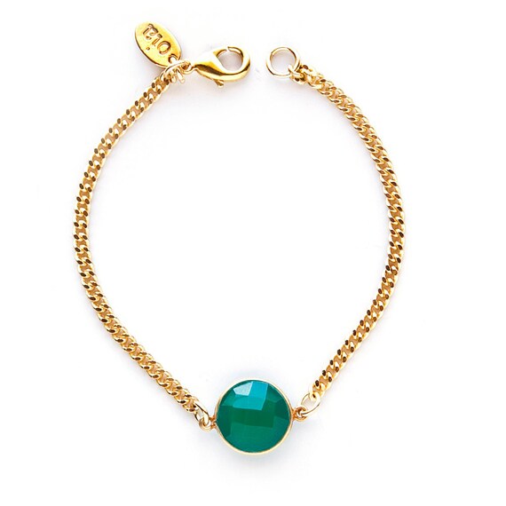 Items similar to Faceted Emerald Green Agate in Gold Bezel Bracelet ...