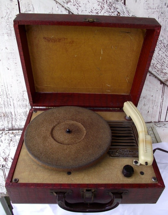 Vintage Record Player Portable Child's Suitcase Model