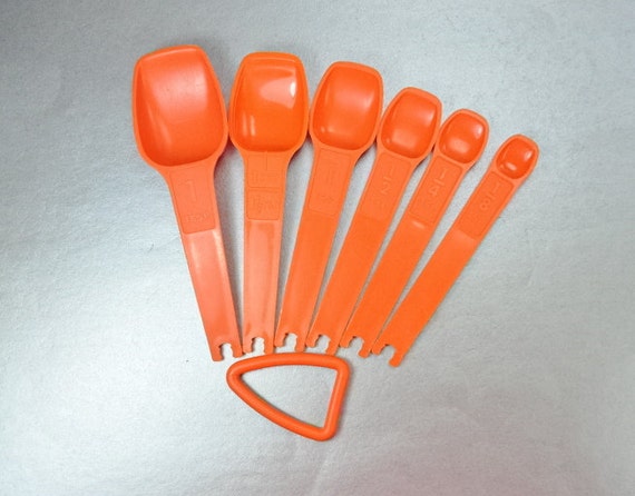 Tupperware Vintage Bright Orange Measuring Spoon Set 6 and