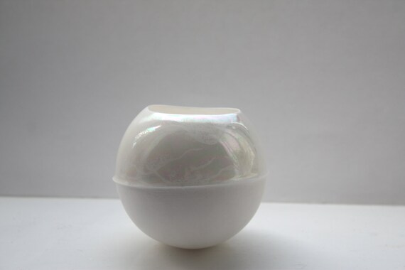White sphere made from English fine bone china with by madebymanos