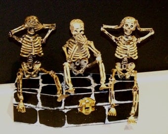 See no evil, Speak no evil, Hear no evil skeleton box