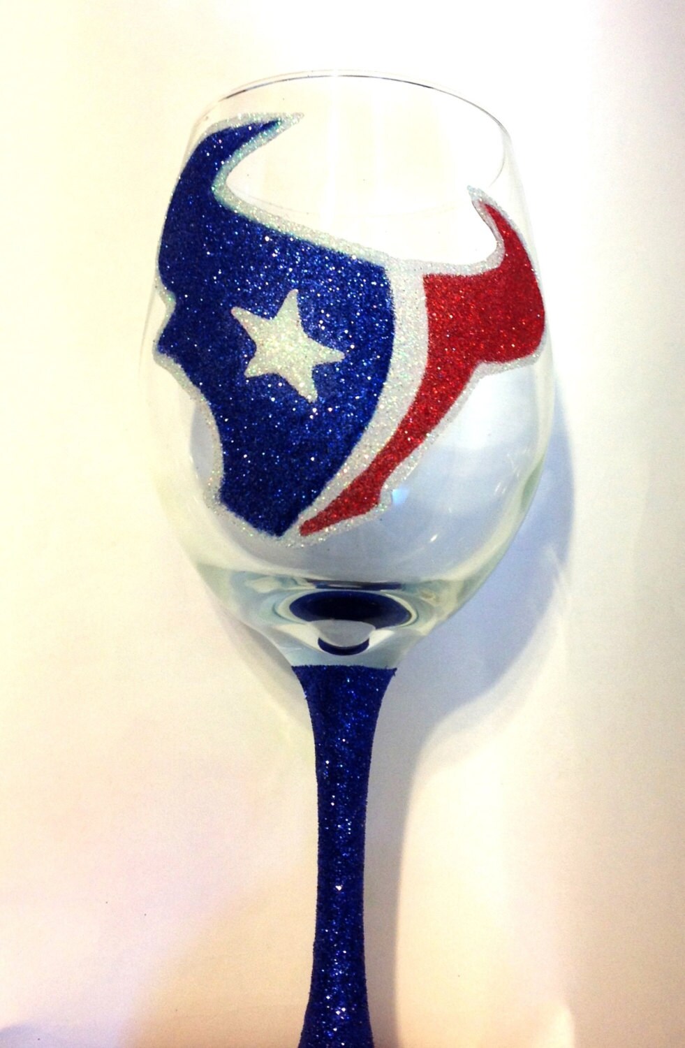 Football team wine glass by GlittersGalore on Etsy