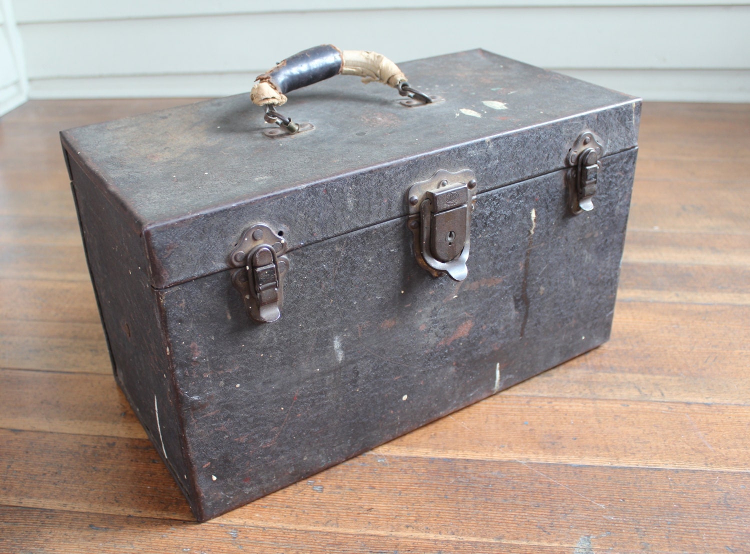 Vintage Metal Tool Box With Leather Handle and Removable Tray