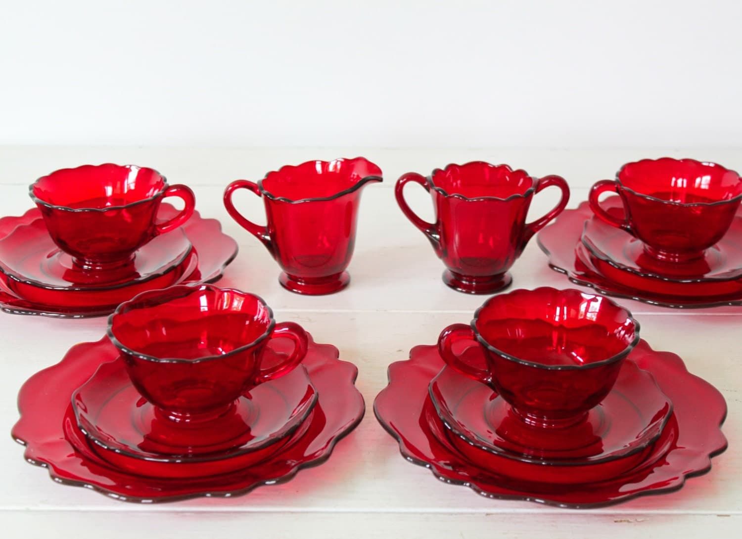 SALE / vintage 1930s 1940s Depression glass. Set of Ruby red