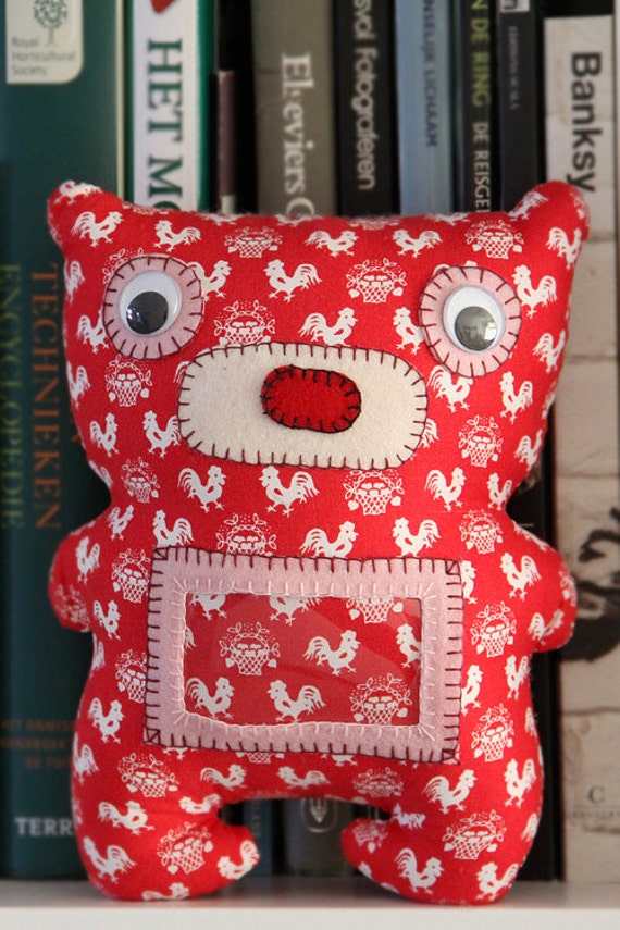 Red bear photo frame / stuffed animal