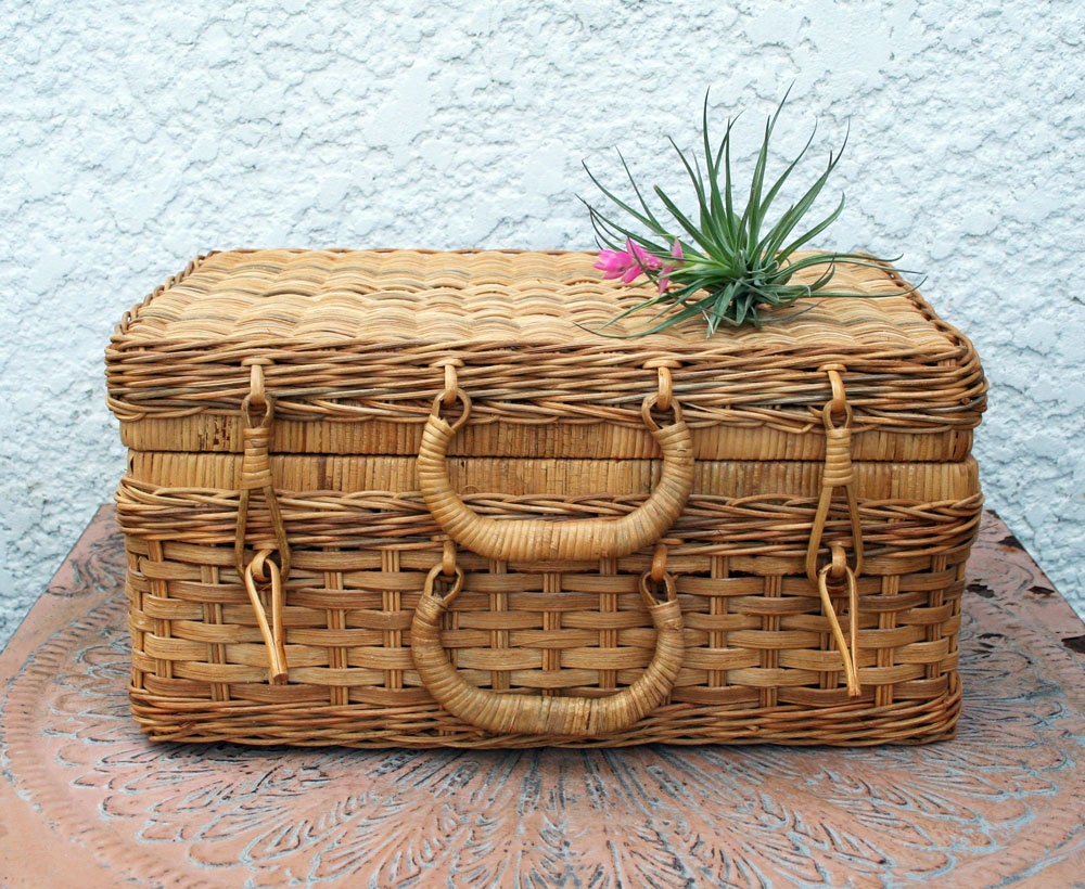 Wicker Storage Basket with Hinged Lid Diamond Chevron Design