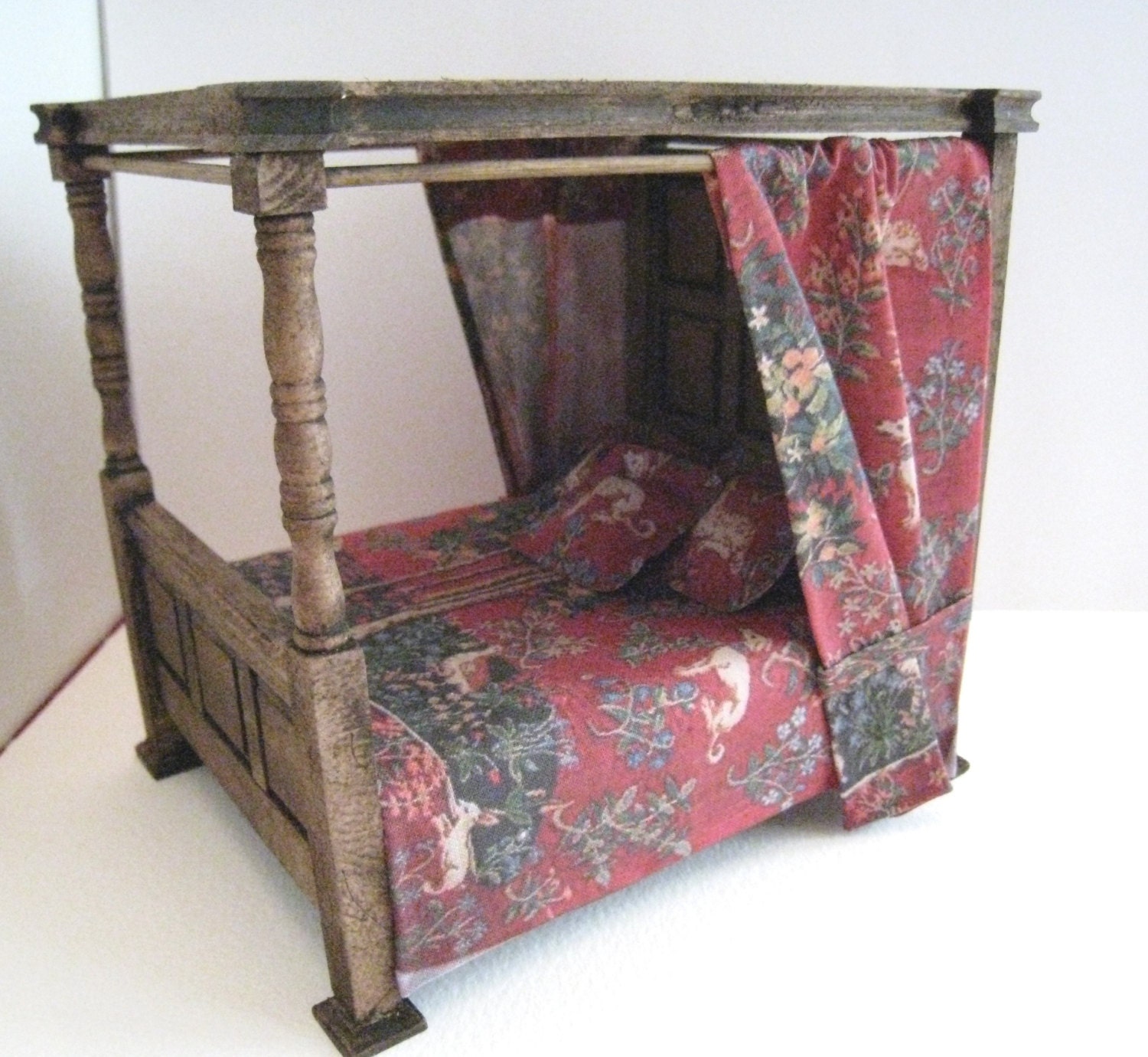Dollhouse Bed Tudor Bed double bed Medieval by Insomesmallwayminis