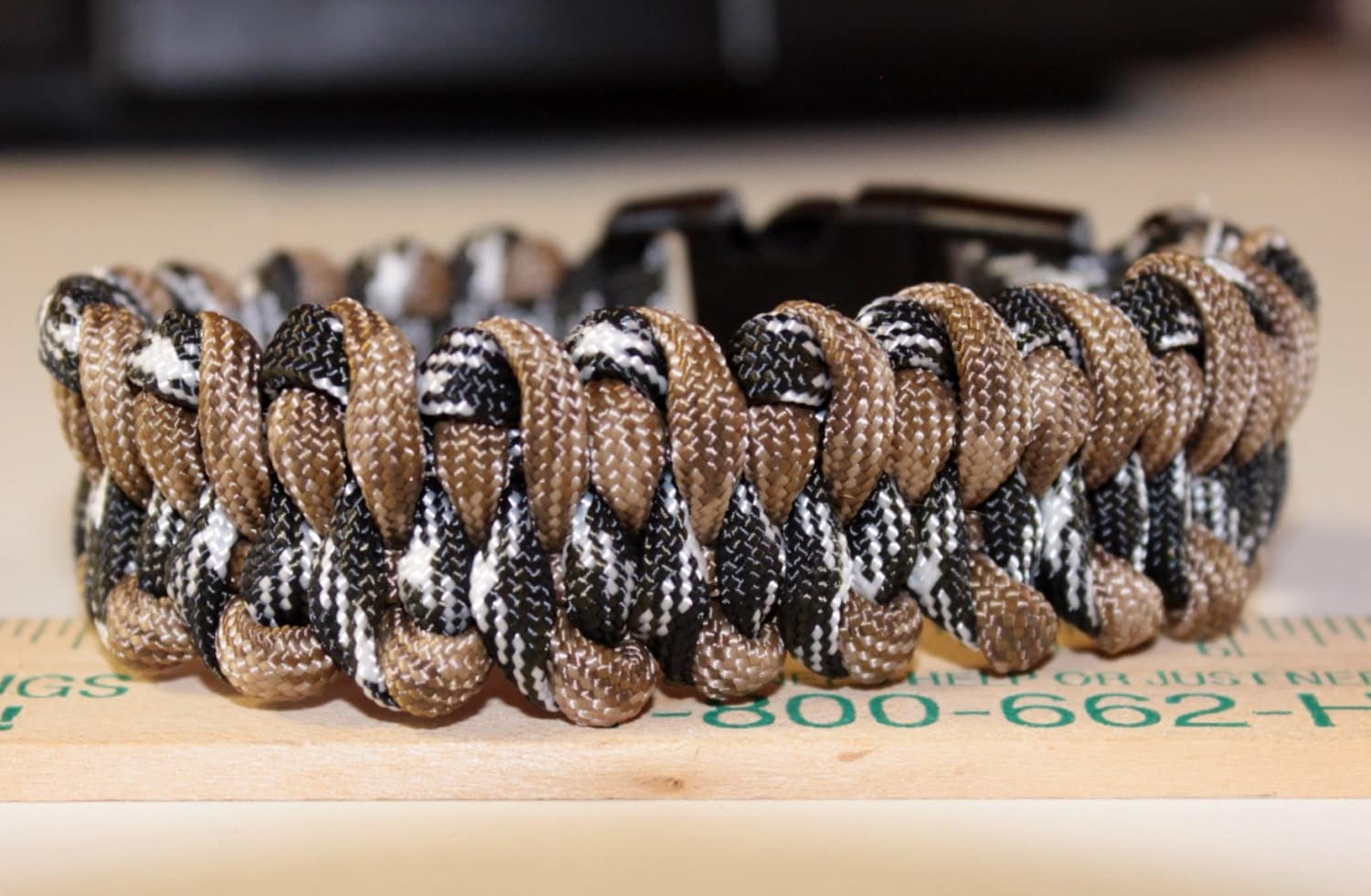 Dragon'Tooth Weave Paracord Bracelet