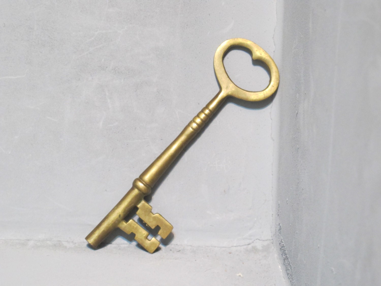 Vintage Large Brass Skeleton Key / Retro Office Wall Hanging