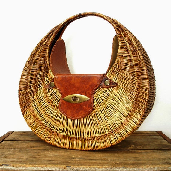 Vintage Handbag / 1970s Large Round Wicker Basket Handbag