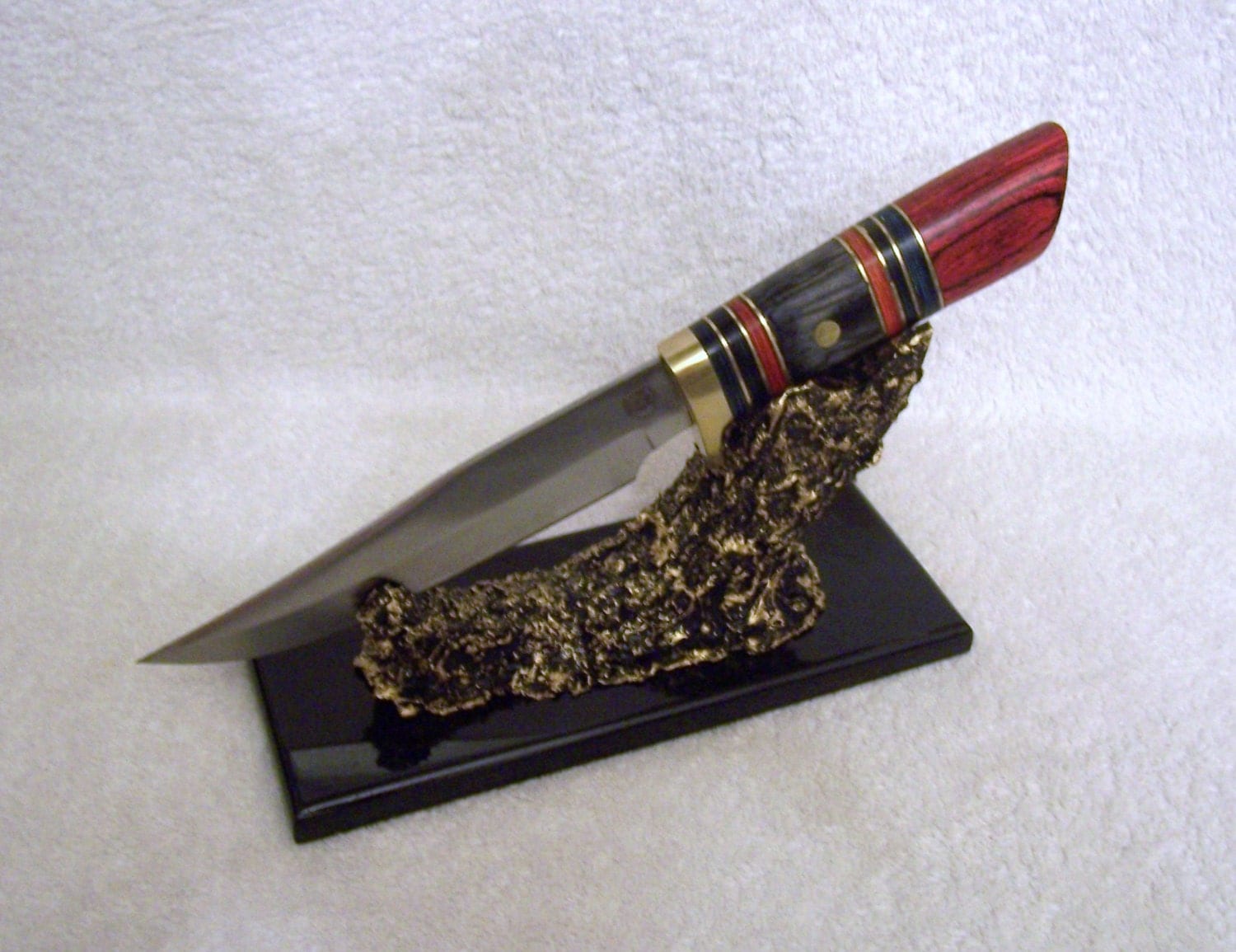 Modern Large Fixed Blade Knife Display Stand Jet Black Base