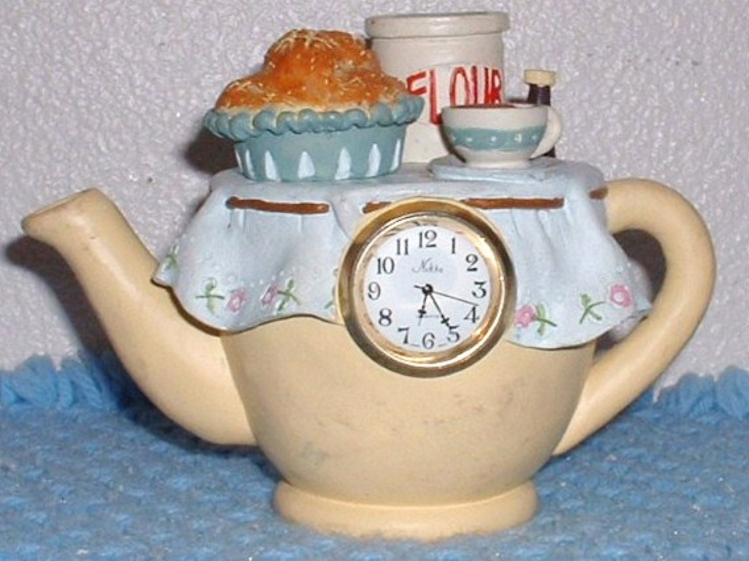VINTAGE NOVELTY Country Style TEAPOT Clock Quartz Movement