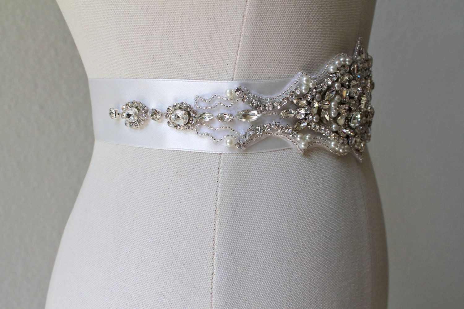 Bridal beaded rhinestone pearl sash. / Vintage style crystal