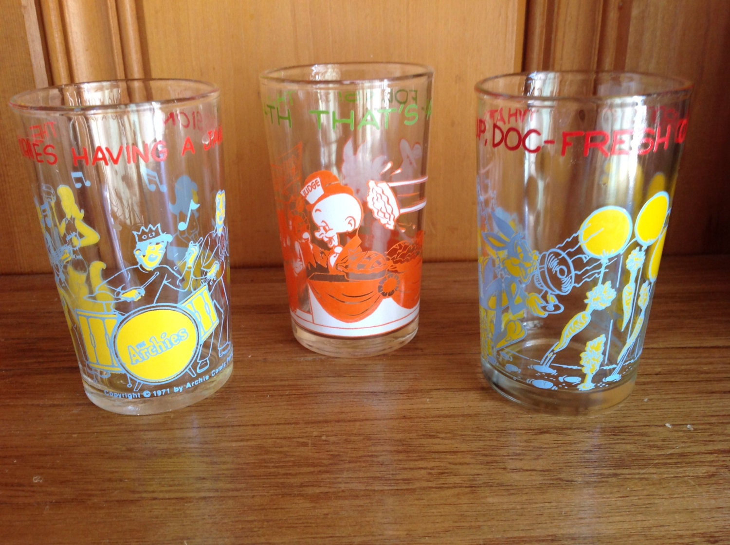 Vintage 1971 and 1974 comic jelly glasses. Archie Elmer Fudd