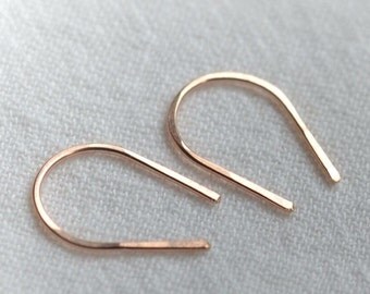 rose gold earrings. hoop earrings. dainty earrings. gold earrings. horseshoe. petite. modern simple earring. hammered arch earrings.