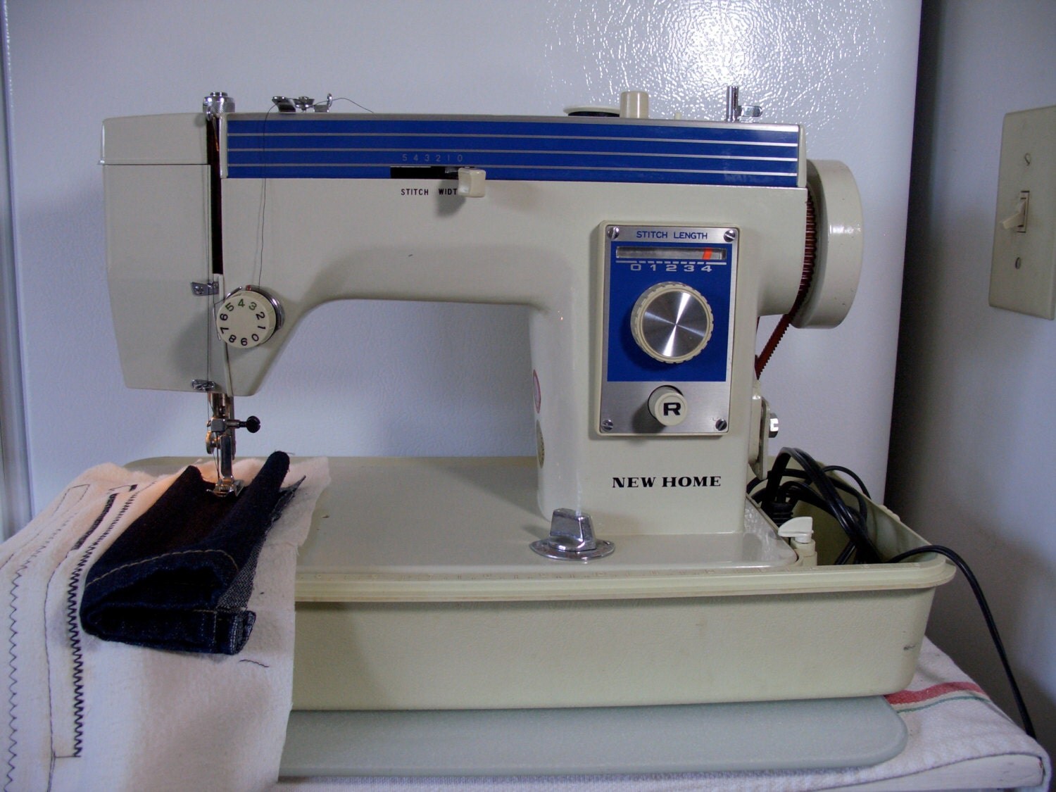 Vintage New Home Zig Zag Sewing Machine