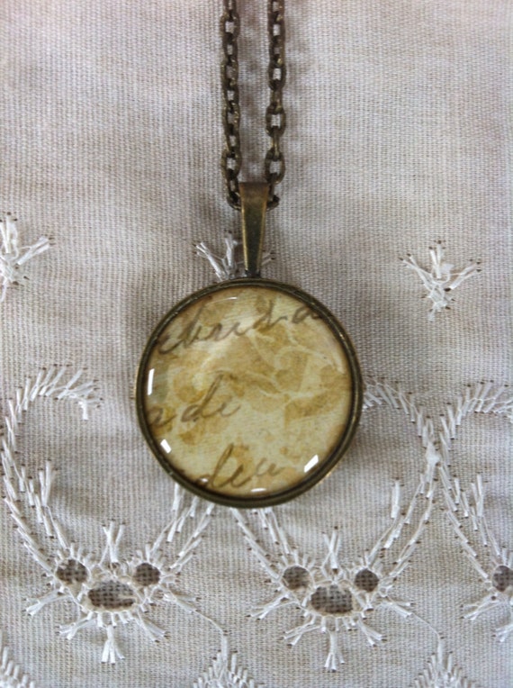 Items similar to Vintage gold pendant necklace on Etsy
