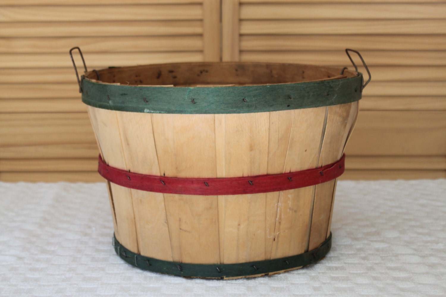 Vintage bushel basket with wire handles. Fall bushel basket.