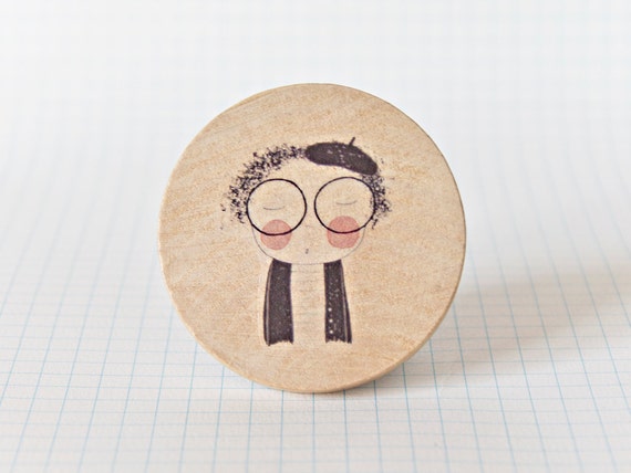 Illustrated wooden brooch - Cute Nerd