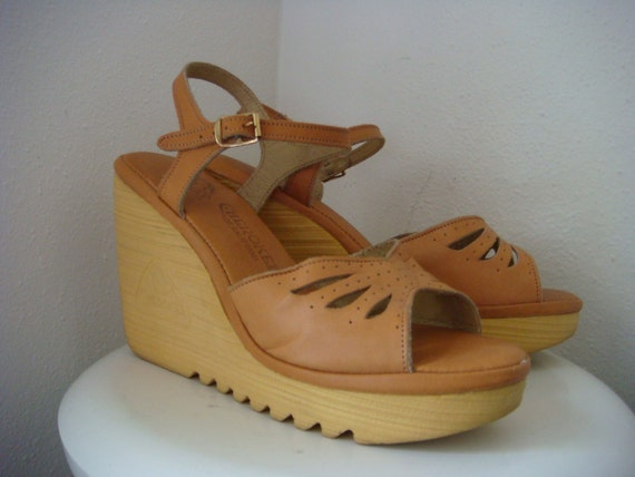 1970's Cherokee Leather Wedge Platform Sandals Tan Caramel