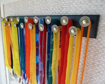 Running Medal Holder for 17 in Black