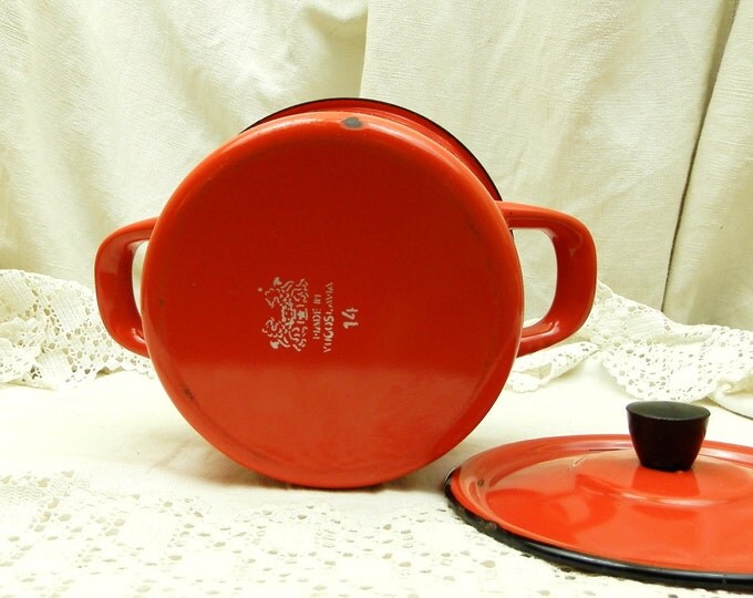 Small Vintage Bright Red Enamelware Pan / Cooking Pot and Lid / Kitchenalia / Kitchenware / French Country Decor / Home Decor / Casserole