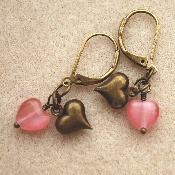 https://www.etsy.com/se-en/listing/174817438/earrings-red-or-pink-glass-and-antiqued