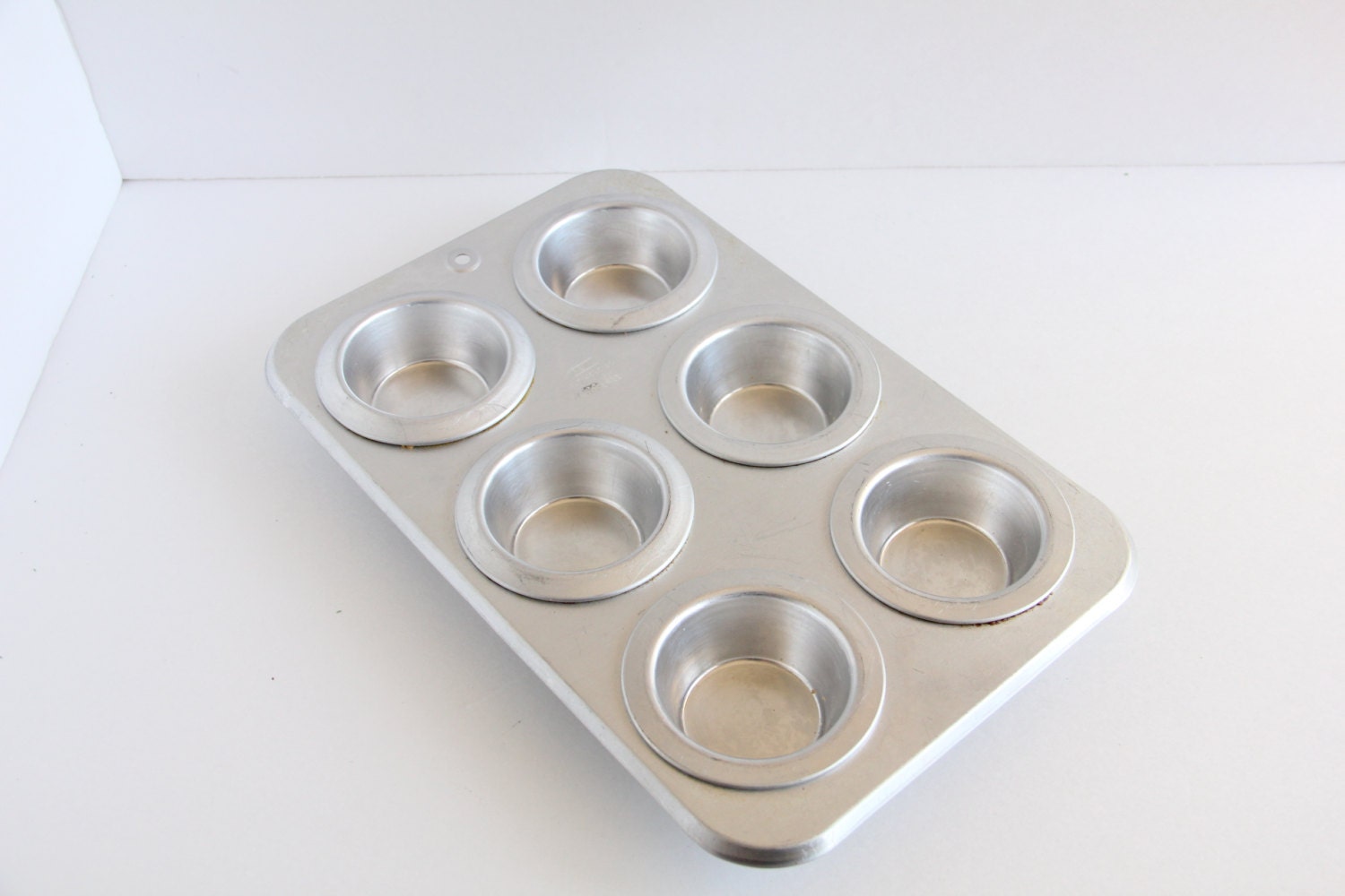 Rema Airbake Cupcake Pan / Insulated Muffin by TheWrinklyElephant