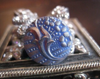 Cornucopia of Flowers in Cornflower Blue Czech Glass Button 18mm