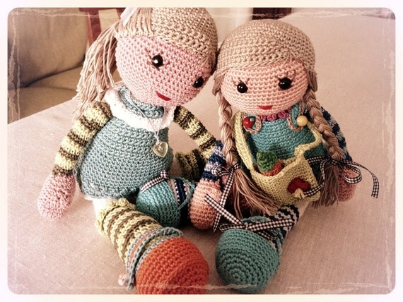 Articoli simili a coppia di bambole amigurumi da ...