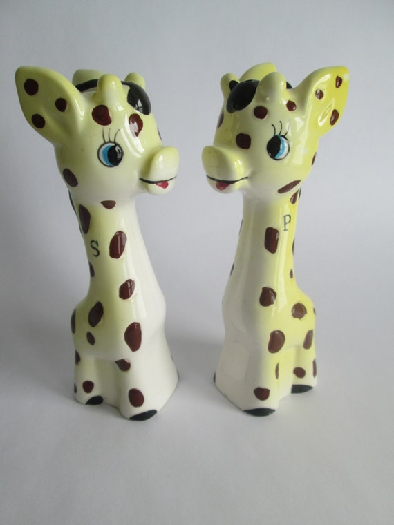 Vintage Giraffe Salt and Pepper Shakers Japan anthropomorphic