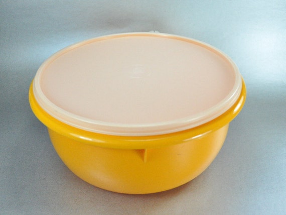 Vintage Tupperware 272 Large Gold Mixing Bowl with Lid